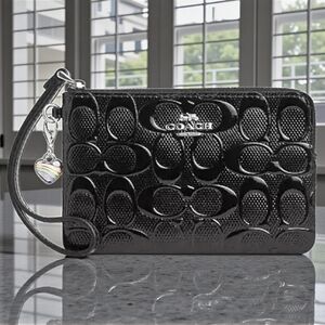 COACH Corner Zip Blk Wristlet Signature Leather w/ Multicolored Heart Charm NWT